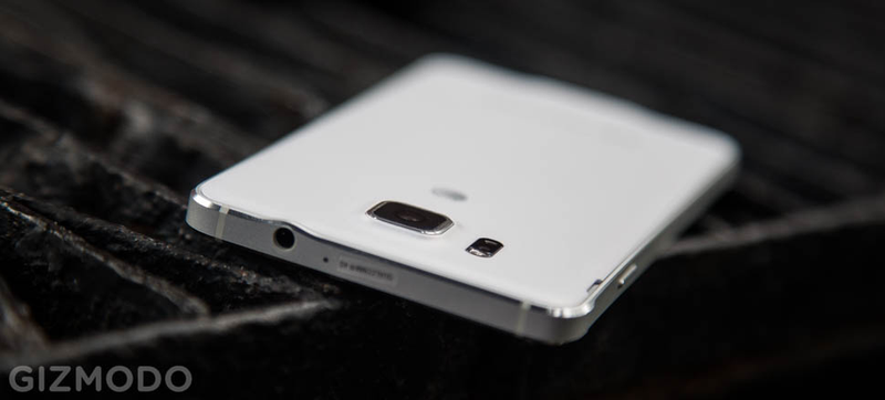 Illustration for article titled Samsung Galaxy Alpha Review: Beautiful, Comfortable, Flawed